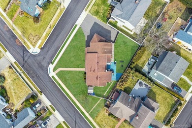 NASSAU SHORES! NO FLOOD! 3746 sqft updated 7 bedroom, 4.5 bath - photo 46