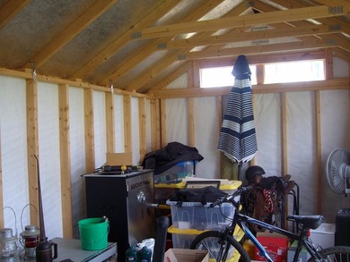 Spacious and well maintained 2 bedroom ranch sitting on a large - photo 48