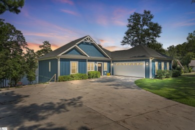 Lake Home For Sale in West Union, South Carolina