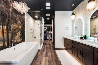 Spanning 2,950 sq. ft., this luxurious 4-bedroom, 4-bathroom - photo 22