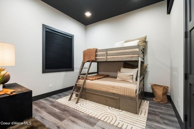 Spanning 2,950 sq. ft., this luxurious 4-bedroom, 4-bathroom - photo 31