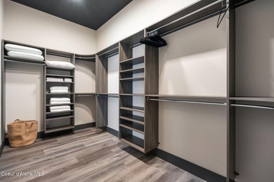 Spanning 2,950 sq. ft., this luxurious 4-bedroom, 4-bathroom - photo 36