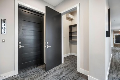 Spanning 2,950 sq. ft., this luxurious 4-bedroom, 4-bathroom - photo 37