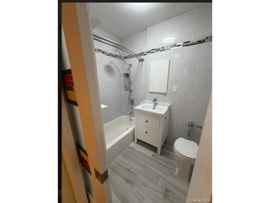 Welcome to this bright and spacious Junior 4 in the heart of - photo 14