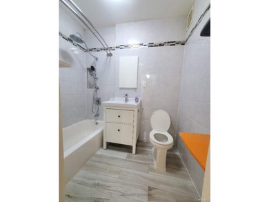 Welcome to this bright and spacious Junior 4 in the heart of - photo 15