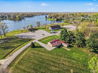 Just steps from the beach and clubhouse in Lake Lorelei! This - photo 2