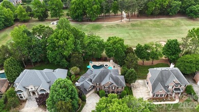 Stunning golf course views. Resort-style living. An exceptional - photo 3