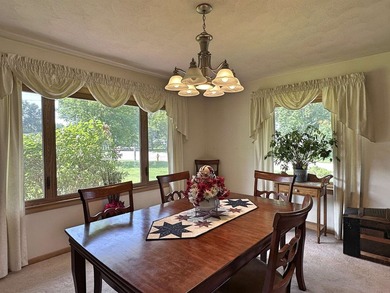 Great south side home with many amenities. Very large primary - photo 12