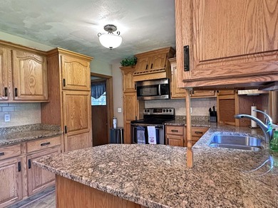 Great south side home with many amenities. Very large primary - photo 16