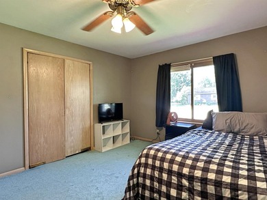 Great south side home with many amenities. Very large primary - photo 32