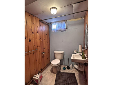 Great south side home with many amenities. Very large primary - photo 38