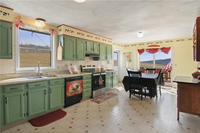 A rare offering where privacy, beauty, and functionality come - photo 10