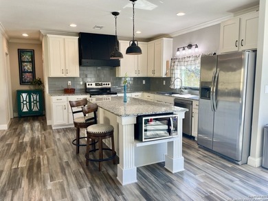 BACK ON THE MARKET DUE TO BUYER'S FINANCING. APPRAISED AT $220 - photo 6