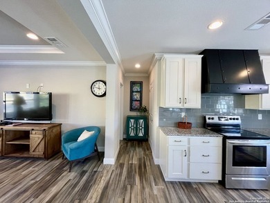 BACK ON THE MARKET DUE TO BUYER'S FINANCING. APPRAISED AT $220 - photo 7