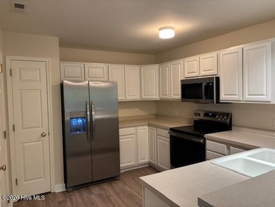 Move right into this beautifully updated 2-bedroom condo with - photo 8