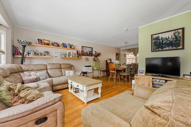 This Beautiful split sits on a .25 acres. It has a legal 1 - photo 4