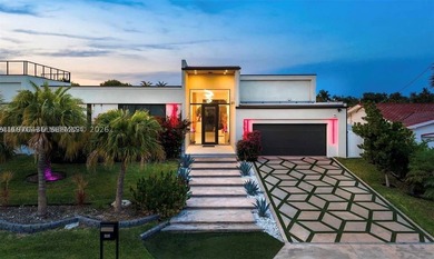 Stunning 4BR/4.5BA waterfront home in gated Bal Harbour. Nearly - photo 7
