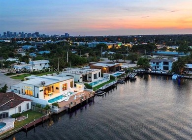 Stunning 4BR/4.5BA waterfront home in gated Bal Harbour. Nearly - photo 8