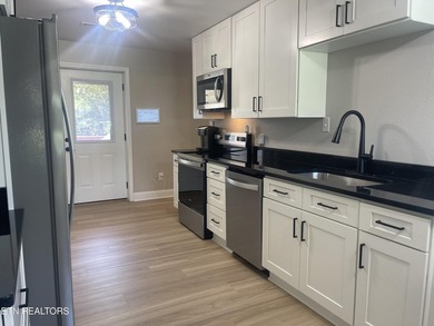 Move in ready and packed with updates! This well maintained 3 - photo 11