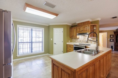 Lake Park living at its finest! This custom-built home truly - photo 12