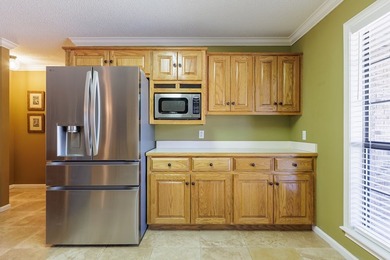 Lake Park living at its finest! This custom-built home truly - photo 14