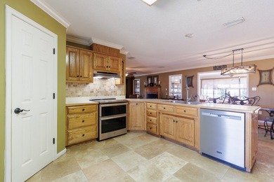 Lake Park living at its finest! This custom-built home truly - photo 15