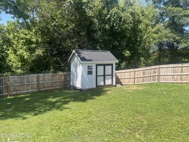 Move in ready and packed with updates! This well maintained 3 - photo 18
