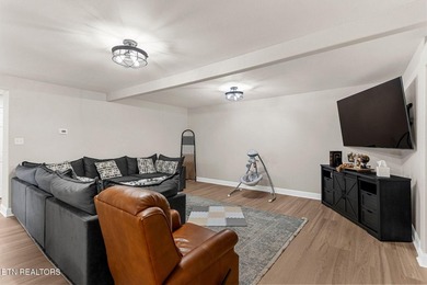 Move in ready and packed with updates! This well maintained 3 - photo 25