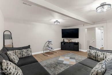 Move in ready and packed with updates! This well maintained 3 - photo 28