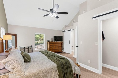 Move in ready and packed with updates! This well maintained 3 - photo 37