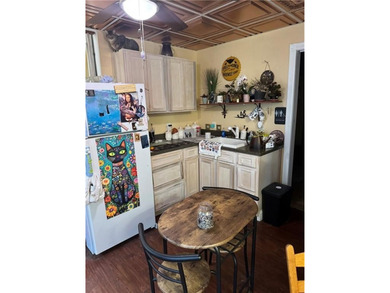 Welcome to 809 Pine Ridge Bend! This spacious 5BR/3.5BA home - photo 7