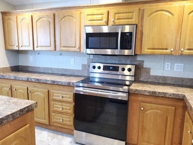 THIS HOME IS ON LEASED LAND WITH A MONTHLY LOT RENT OF $542 AND - photo 9