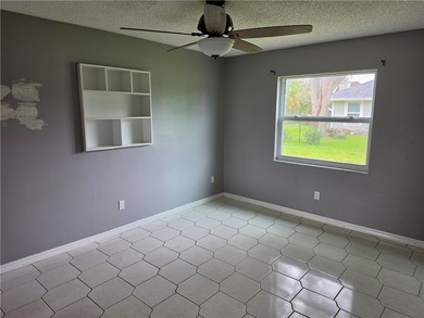 Spacious CBS construction home featuring 4 bedrooms, 4 bathrooms - photo 12