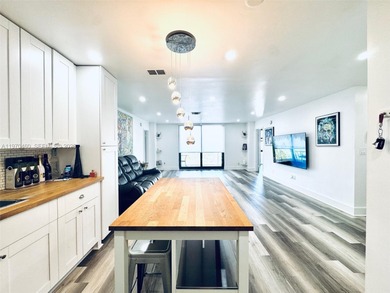 Fully Renovated 2BR/2BA Penthouse with Private AC & Panoramic