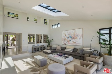 Set at the end of a private cul-de-sac on an ultra-exclusive - photo 2