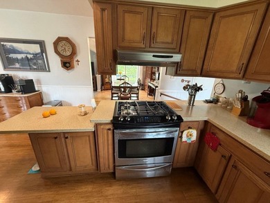 Beautifully updated 3-bedroom ranch w/approx. 130 ft of Pigeon - photo 16