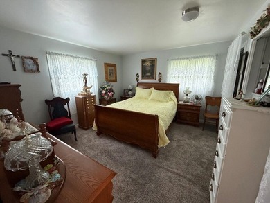 Beautifully updated 3-bedroom ranch w/approx. 130 ft of Pigeon - photo 21