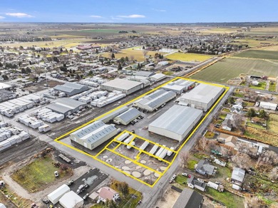 A rare opportunity to acquire a large-scale, rail-served - photo 2