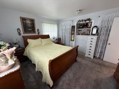 Beautifully updated 3-bedroom ranch w/approx. 130 ft of Pigeon - photo 22