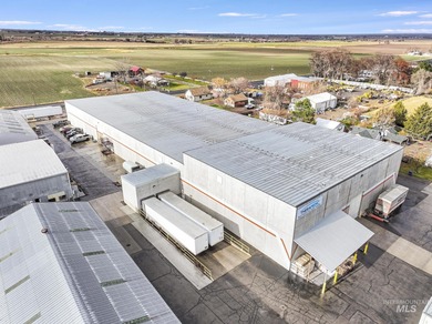 A rare opportunity to acquire a large-scale, rail-served - photo 3