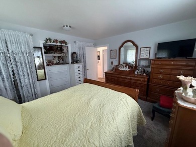 Beautifully updated 3-bedroom ranch w/approx. 130 ft of Pigeon - photo 24