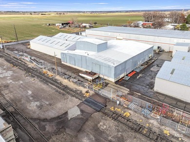 A rare opportunity to acquire a large-scale, rail-served - photo 6