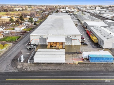 A rare opportunity to acquire a large-scale, rail-served - photo 7