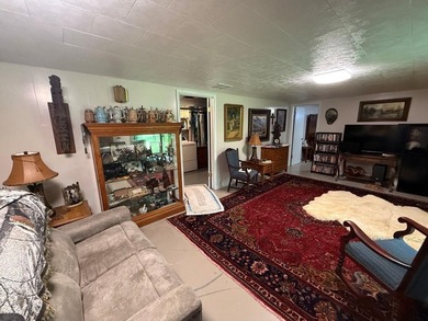 Beautifully updated 3-bedroom ranch w/approx. 130 ft of Pigeon - photo 28