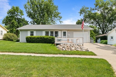 Charming and well-maintained 1,024sqft 3-bedroom, 2.5-bath ranch - photo 1