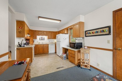 Charming and well-maintained 1,024sqft 3-bedroom, 2.5-bath ranch - photo 4