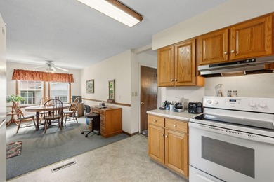 Charming and well-maintained 1,024sqft 3-bedroom, 2.5-bath ranch - photo 6