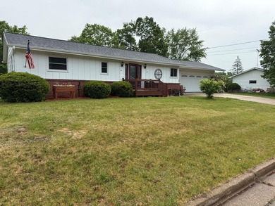 Beautifully updated 3-bedroom ranch w/approx. 130 ft of Pigeon - photo 37