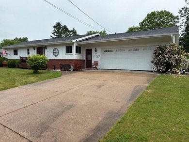Beautifully updated 3-bedroom ranch w/approx. 130 ft of Pigeon - photo 38