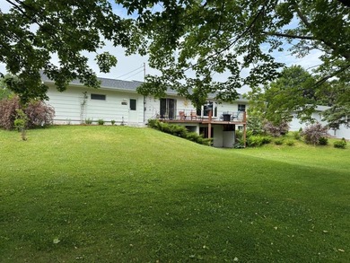 Beautifully updated 3-bedroom ranch w/approx. 130 ft of Pigeon - photo 40